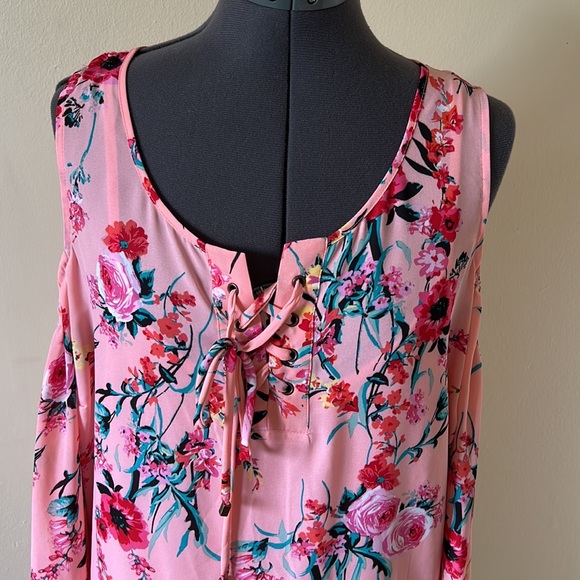 Pink floral cold shoulder tie dress - Picture 3 of 17